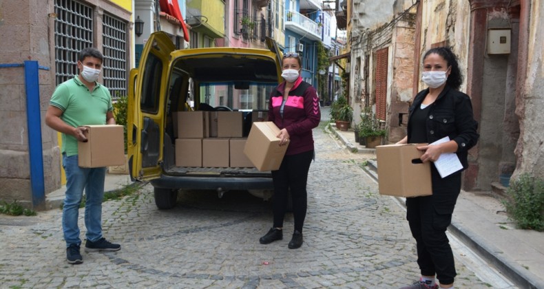 Ayvalık’ta AK Gençlik ve AK kadınlar yoksulun yanında