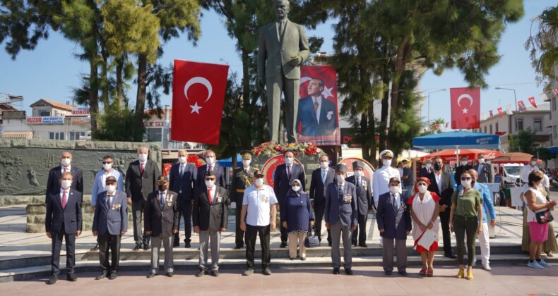 Ayvalık’ta zaferin 98. Yılı çelenk sunumuyla gerçekleşti