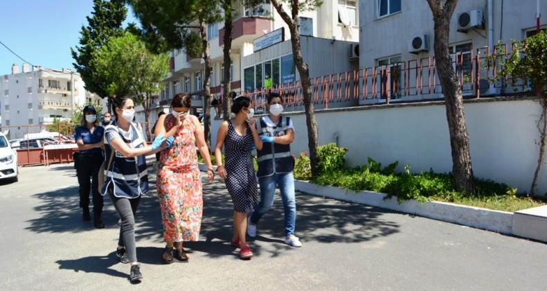 Plaj fareleri Ayvalık Polisi’nden kaçamadı