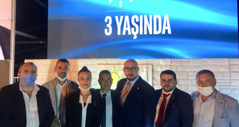 Ayvalık İYİ Parti’de 3. yaş sevinci