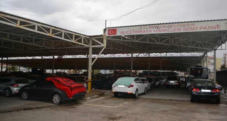 Dolu yağacak korkusu yüzünden kapalı Pazar yerleri araçlarla işgal edildi