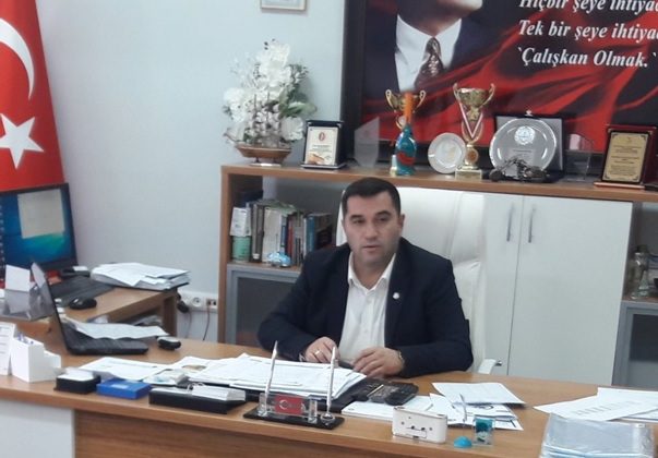Öğretmenler Günü’nü uzaktan kutladılar, Hatay’a fidan diktirdiler