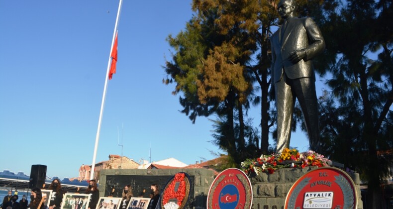 Ayvalık’ta Atatürk’ün vefatının 82. yıldönümü hüznü