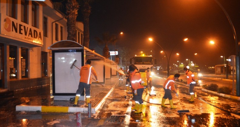Ayvalık’ta temizlik ve dezenfekte çalışmaları arttırıldı