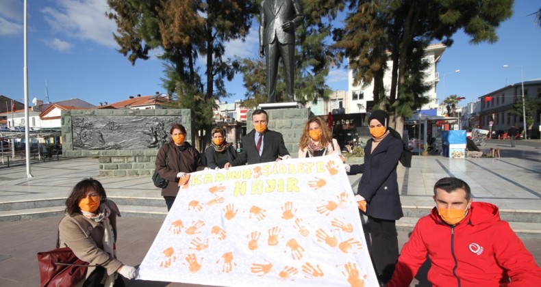Ayvalık’ta Kadına Şiddete Sıfır Toleransın simgesi Turuncu Maske oldu