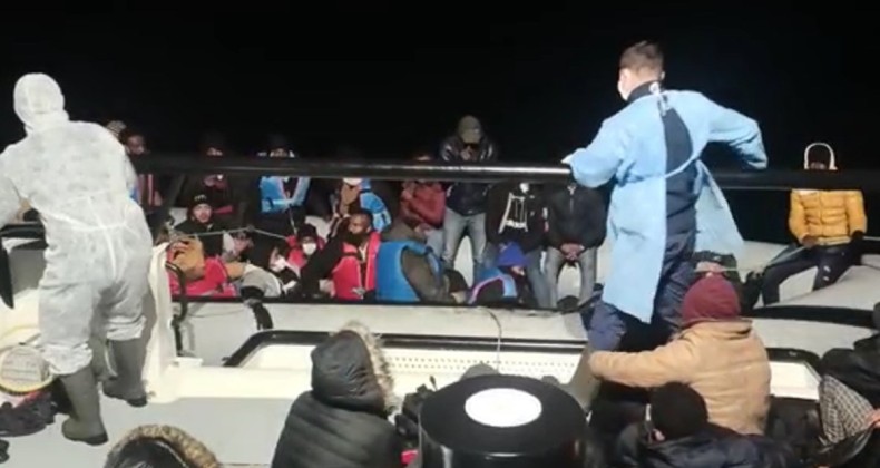 Ayvalık’ta 54 göçmen Sahil Güvenlik tarafından kurtarıldı
