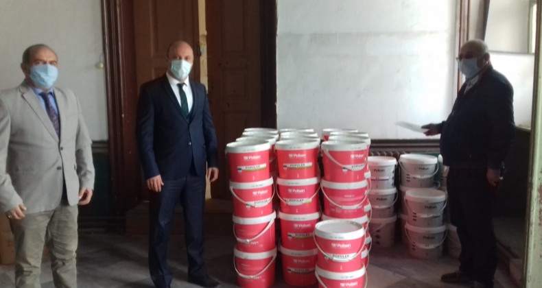 Ünlü boya markasından Ayvalıklı öğrencilere boya desteği