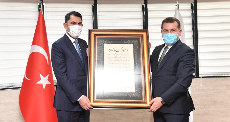 Bakan Kurum bir dizi incelemeler için Balıkesir’de…