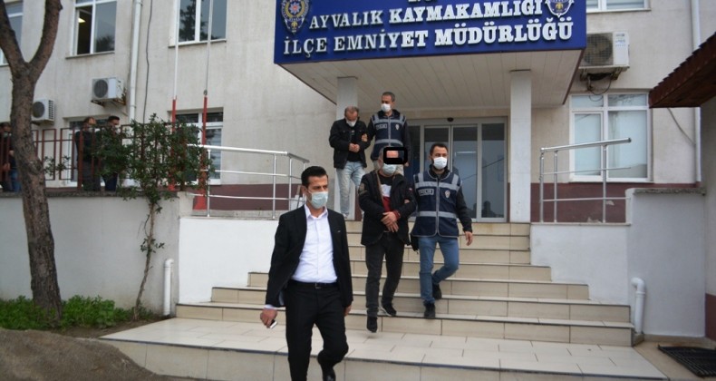 Ayvalık’ta polisten sahte altın şebekesine suçüstü