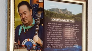 Gömeç Sokakları Kayahan’ı unutmuyor