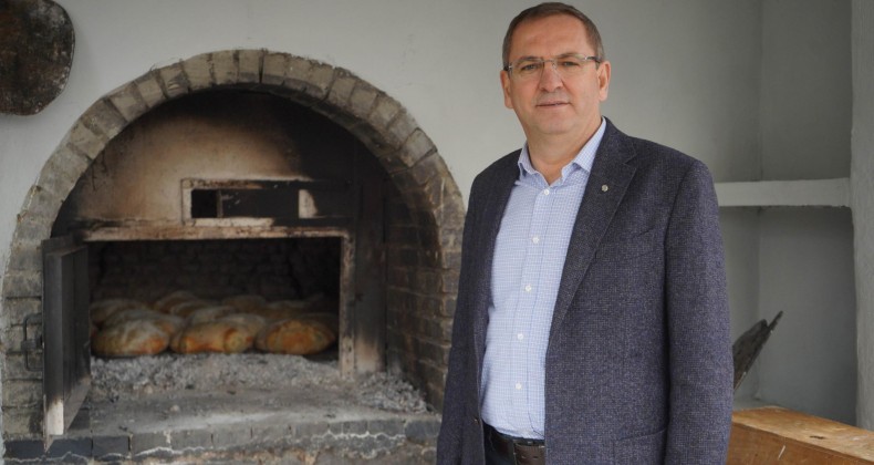 Ayvalık’ta sokak fırınlarından yeniden duman tütmeye başladı