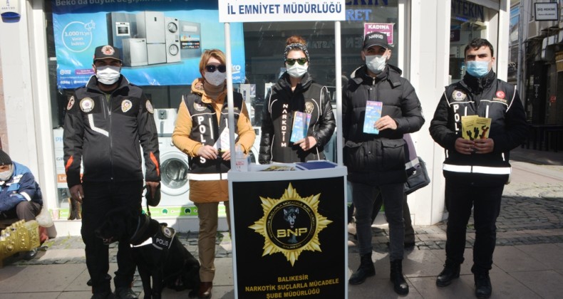 Ayvalık’ta narkotik ekiplerinden vatandaşlara brifing