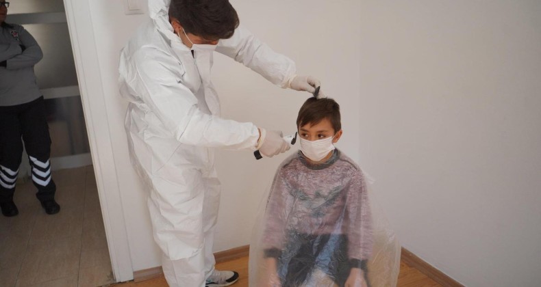 Örgün eğitim öncesinde öğrencilerin saç tıraşları belediyeden