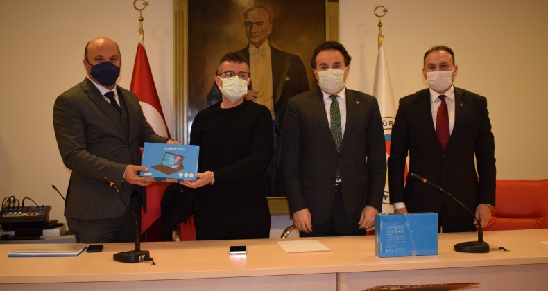 ATO’dan öğrencilere klavyeli tablet desteği