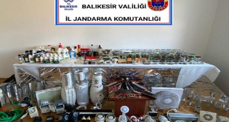 Ayvalık’ta jandarma bir uyuşturucu çetesini çökertti