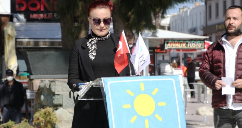 Ayvalık’ta İYİ Parti esnaf için meydana indi