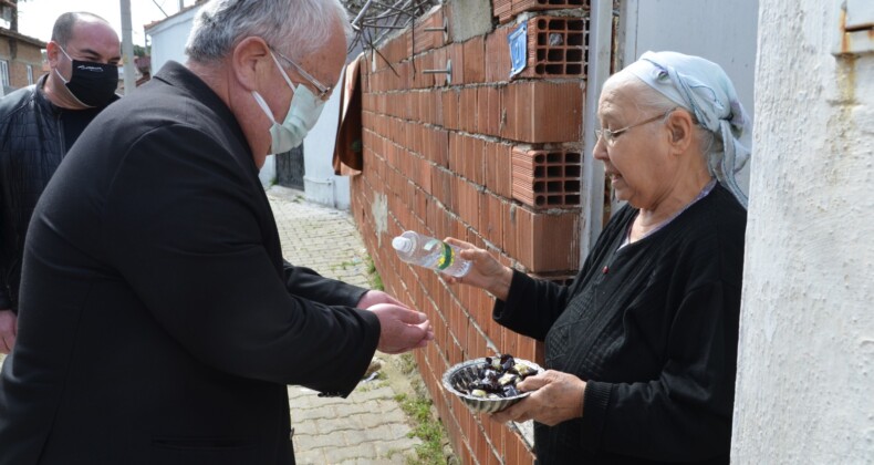 Gömeç Belediye Başkanı Himam yaşlıları unutmadı