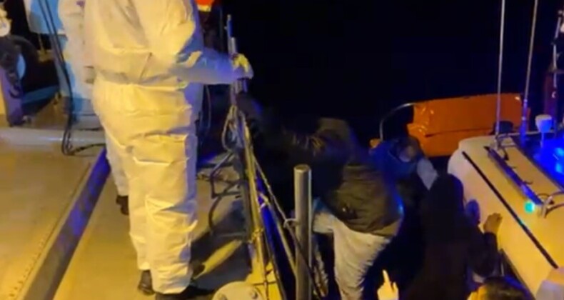 Adada mahsur kalan 36 kaçak göçmen kurtarıldı