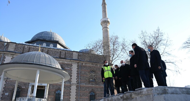 Zağnos Paşa Camisi’nde tarihi meydan ortaya çıkıyor