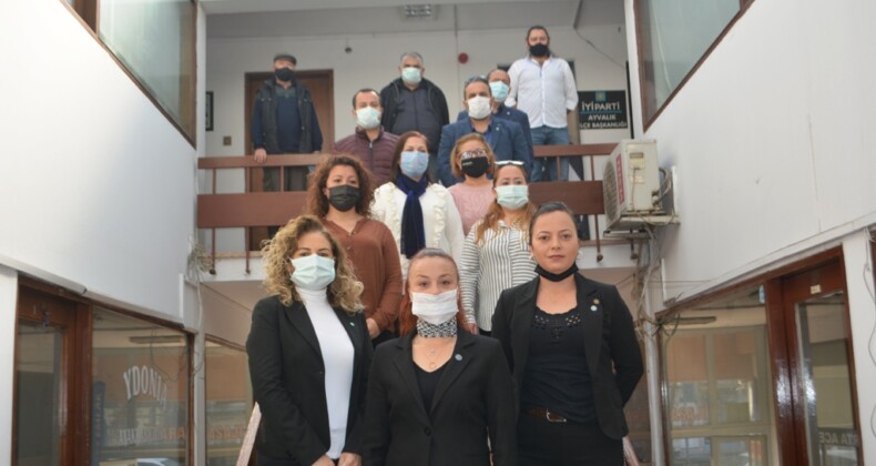 Ayvalık’ta İYİ Partili kadınlardan anlamlı açıklama