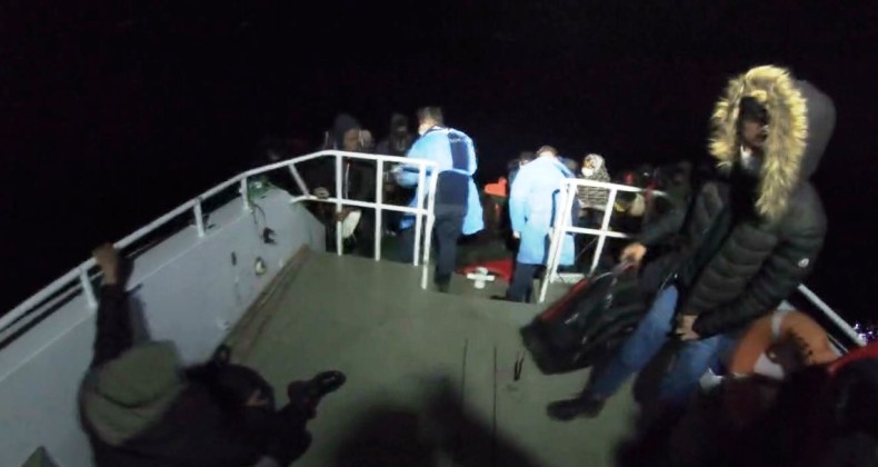 Ayvalık’ta 34 göçmen kurtarıldı