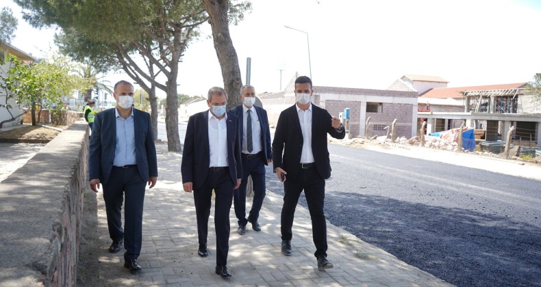 Ayvalık’ta asfalt çalışmaları sokağa çıkma yasaklarına rağmen sürdü