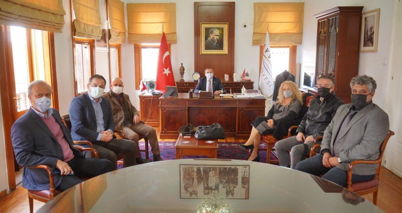 Ayvalık’ta Bekir Coşkun Kütüphanesi açılış için gün sayıyor