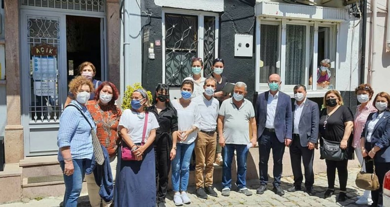 Ayvalık’ta CHP’li kadınlar 152 çocuğu sevindirdi