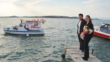 Ayvalık’ta zor şartlarda evlilik teklifi