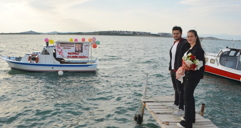 Ayvalık’ta zor şartlarda evlilik teklifi