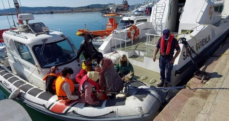Ayvalık’ta 12 düzensiz göçmen kurtarıldı