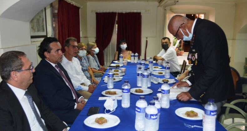 Ayvalık’ta protokol bayramlaştı