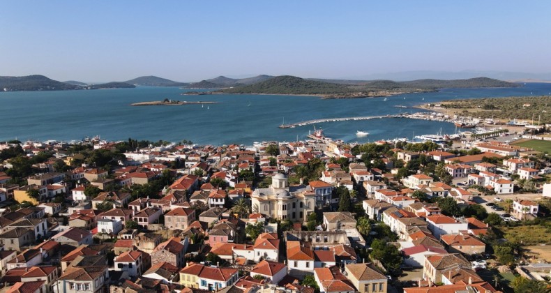 Cunda Adası bayram arifesinde doldu taştı
