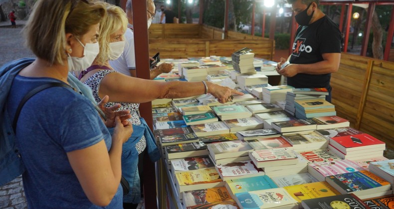 Ayvalık yaz kitap fuarı açılıyor