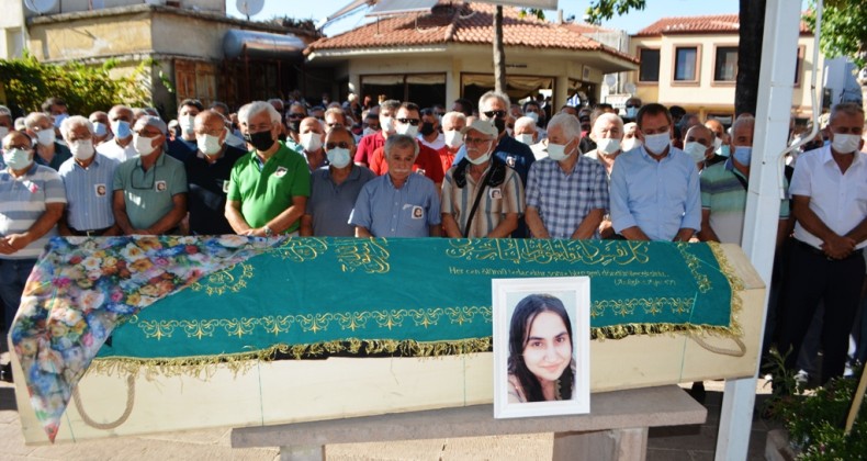 Takla atan otobüste hayatını kaybeden tıp son sınıf öğrencisi Bilge Toker gözyaşlarıyla son yolculuğuna uğurlandı