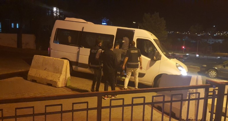 Ayvalık’ta Fetö’cü 3 teğmen göçmenler gibi denizde yakalandı