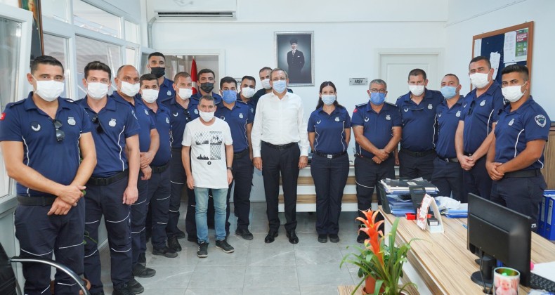 Ayvalık’ta Başkan Ergin’den zabıtaya kutlama