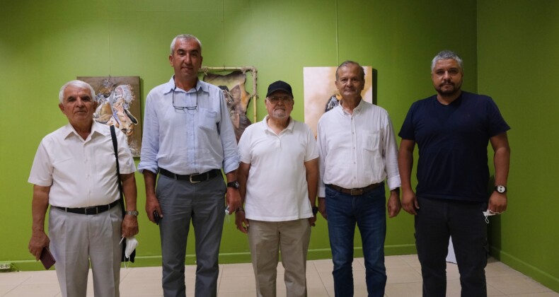 SUALTI’NDAKİ GÜZELLİKLERİ TUVALE YANSITAN RESSAM