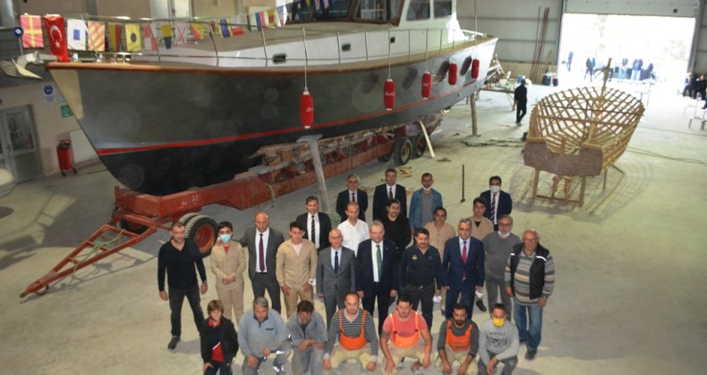 Ayvalık’ta denizcilik lisesi öğrencilerinden ilk gemi