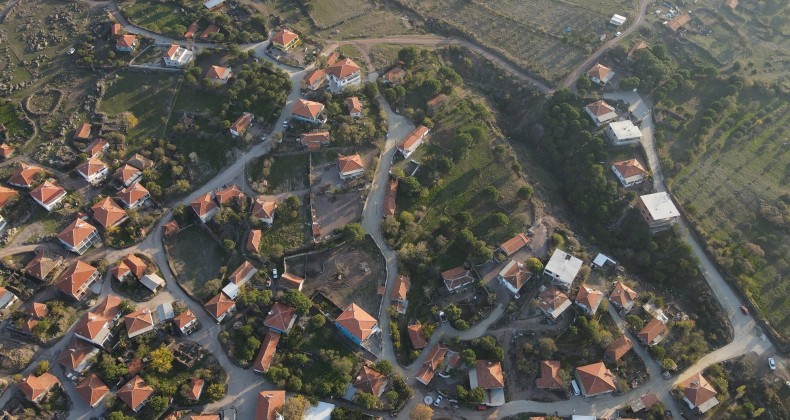 AYVALIK BELEDİYESİ’NDEN KIRSAL MAHALLELERDE YOL SEFERBERLİĞİ