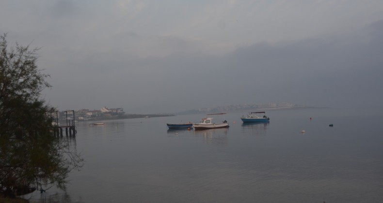 Ayvalık’ta sis ve puslu hava etkili oldu