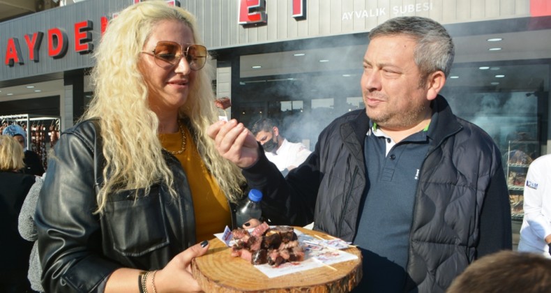 Ayvalık’ta AYDENİZ ET’in dinlendirilmiş et tadımına ilgi yoğun oldu