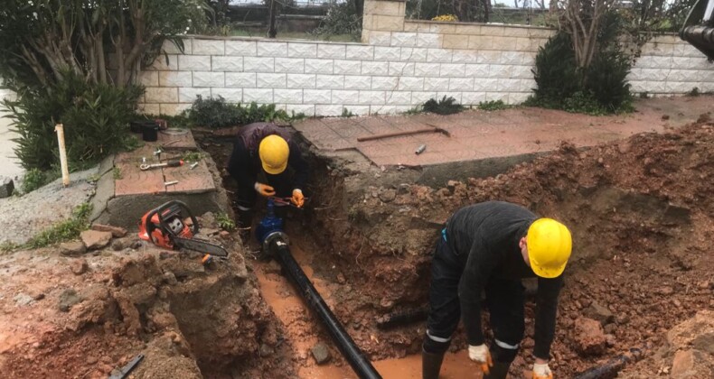 Ayvalık’ta BASKİ ekipleri yağmur-çamur demeden yılmadan çalışıyor