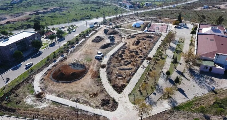 Okul bahçesinde hem meyve üretecekler hem de eğitim görecekler