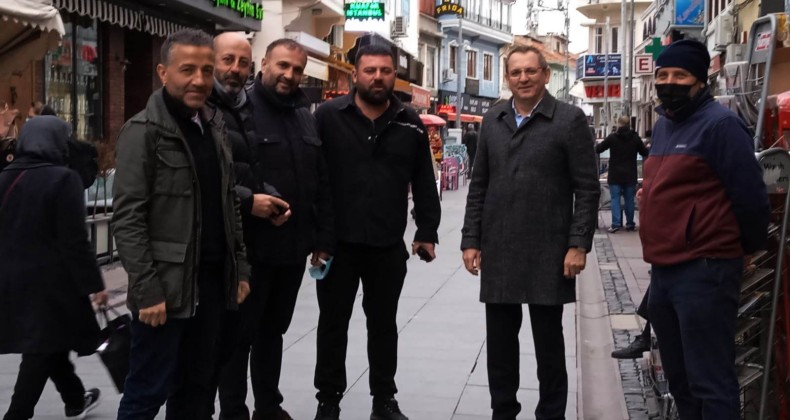 Ayvalık Belediye Başkanı Ergin halkın ve esnafın sorunlarını ilk ağızdan dinliyor