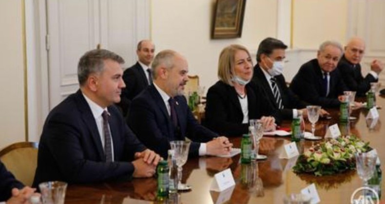 AK PARTİLİ CANBEY BOSNA’DA TEMASLARDA BULUNDU