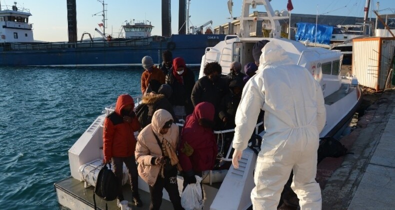 Türk karasularına itilen 36 göçmen kurtarıldı