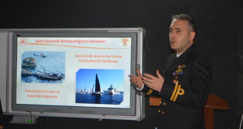 Ayvalık’ta Sahil Güvenlik ekiplerinden geleceğin denizcilerine brifing