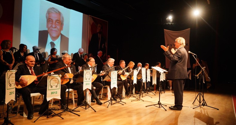 Ayvalık Eğitime Destek Derneği yararına, korist Ömer Öner’in anısına konser düzenlendi