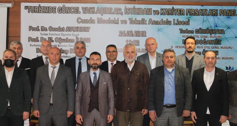 Ayvalık’ta “Turizmde Güncel Yaklaşımlar, İstihdam ve Kariyer Fırsatları” masaya yatırıldı